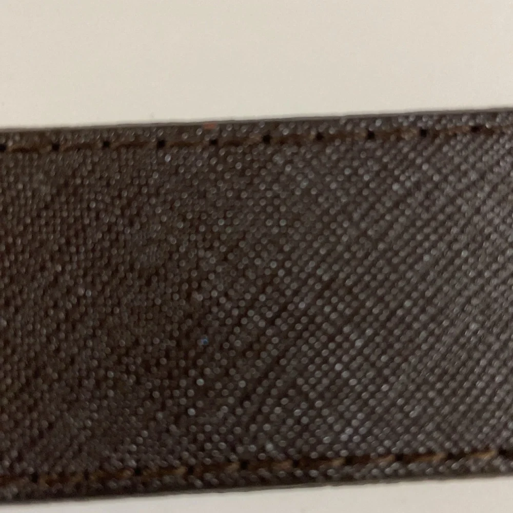 BANANA REPUBLIC MEN GENUINE 1 1/4 INCHES DARK BROWN LEATHER BELT.  38